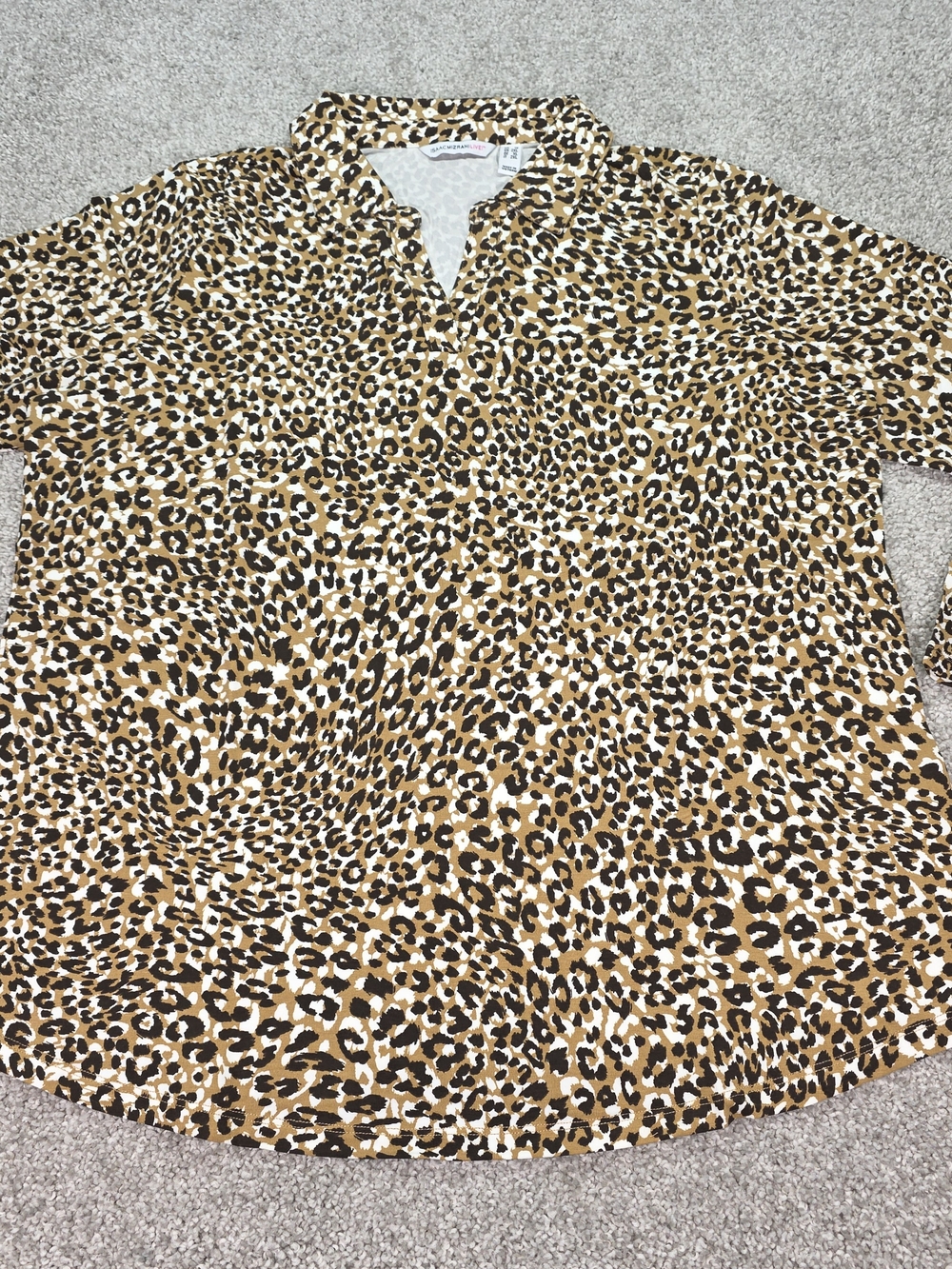 New Isaac Mizrahi Cheetah V-Neck Collared 3/4 Sleeve Shirt Ultra Soft Size 1X